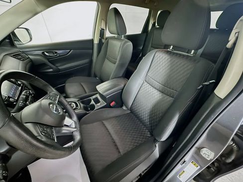 Used 2019 Nissan Rogue SV image 20