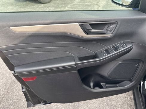 Certified 2022 Ford Escape SE w/ SE Sport Appearance Package image 14