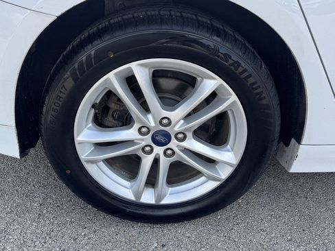 Used 2018 Ford Fusion SE FWD image 13