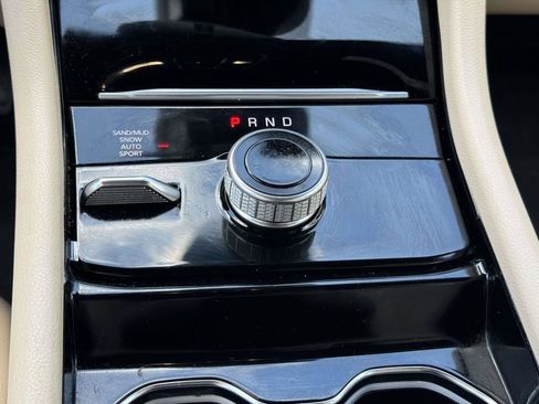 Used 2023 Jeep Grand Cherokee Limited AWD/4WD image 8