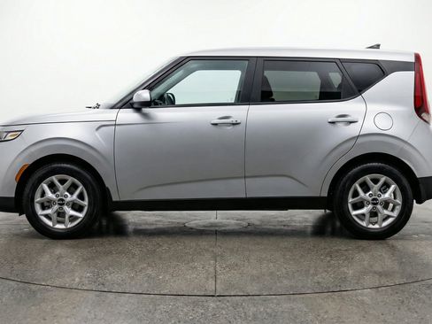 Used 2025 Kia Soul LX w/ LX Technology Package FWD image 5
