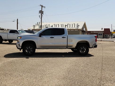 Used 2020 Chevrolet Silverado 1500 Custom w/ Custom Value Package RWD image 2