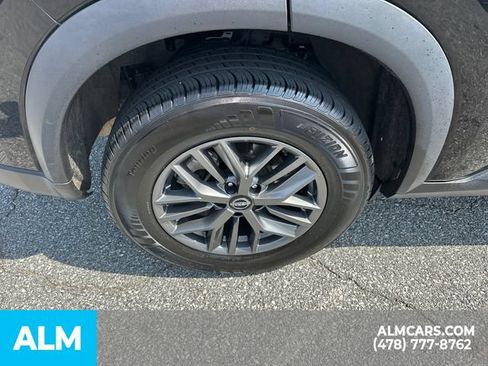 Used 2024 Nissan Rogue S FWD image 20
