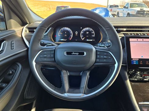 New 2025 Jeep Grand Cherokee Limited image 18