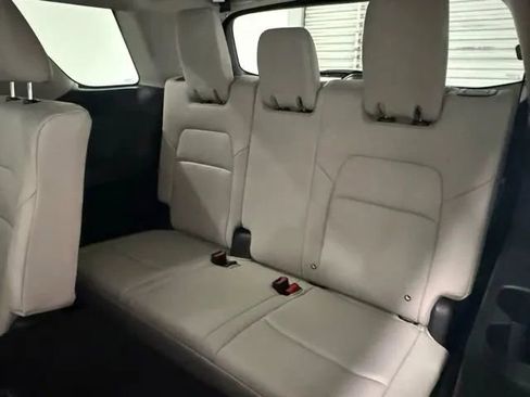 New 2026 Nissan Pathfinder SL image 17