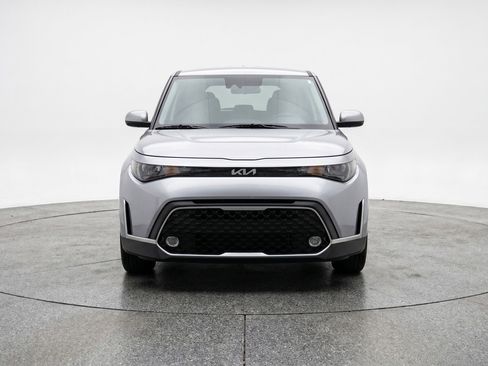 Used 2025 Kia Soul LX w/ LX Technology Package FWD image 2
