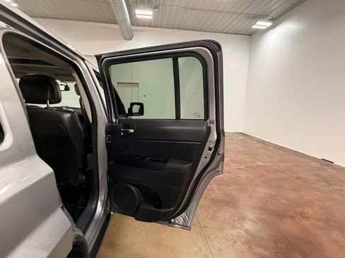Used 2017 Jeep Patriot High Altitude AWD/4WD image 64