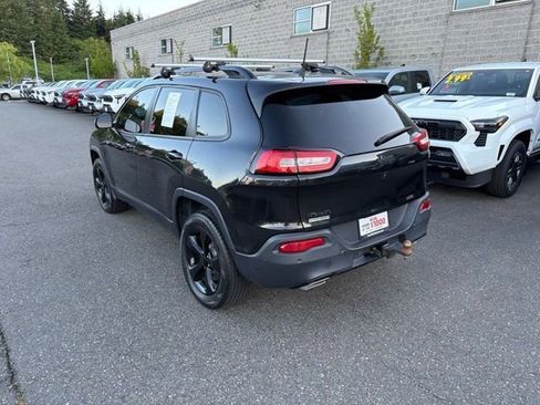 Used 2016 Jeep Cherokee High Altitude w/ Luxury Group AWD/4WD image 2