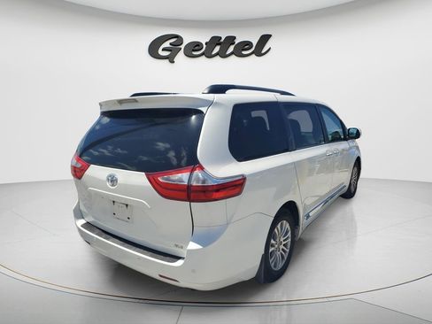 Used 2017 Toyota Sienna XLE w/ XLE Navigation Package image 3