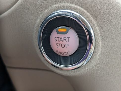 Used 2017 Nissan Pathfinder SL FWD image 19