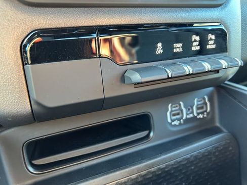 Used 2020 RAM 1500 Big Horn AWD/4WD image 5