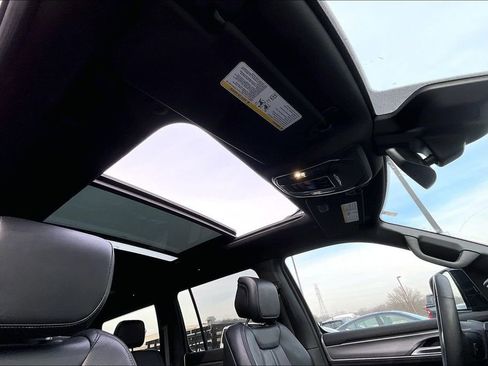 Used 2024 Jeep Wagoneer Series II image 30