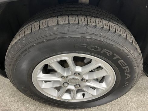 Used 2020 Jeep Grand Cherokee Laredo AWD/4WD image 15