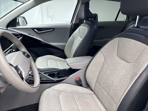 Used 2023 Kia Niro Wave w/ Wave Preserve Package image 11