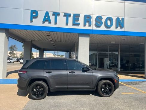 Used 2023 Jeep Grand Cherokee Altitude AWD/4WD image 1