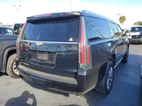 Used 2019 Cadillac Escalade ESV Premium Luxury image 6