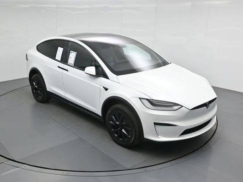 Used 2022 Tesla Model X image 34