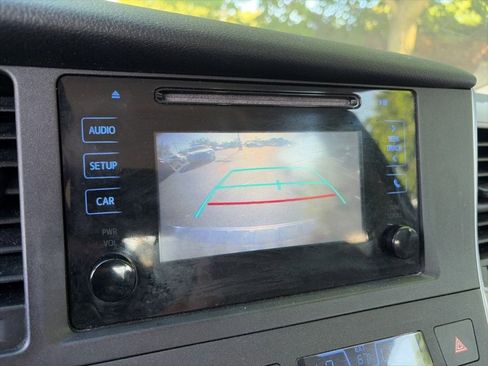 Used 2017 Toyota Sienna L FWD image 19