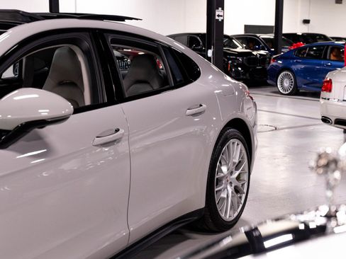 Used 2019 Porsche Panamera 4 AWD/4WD image 81