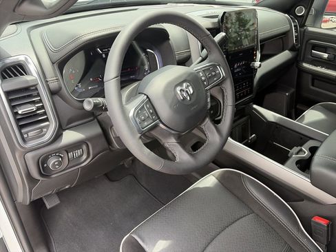 Used 2025 RAM 2500 Laramie AWD/4WD image 11