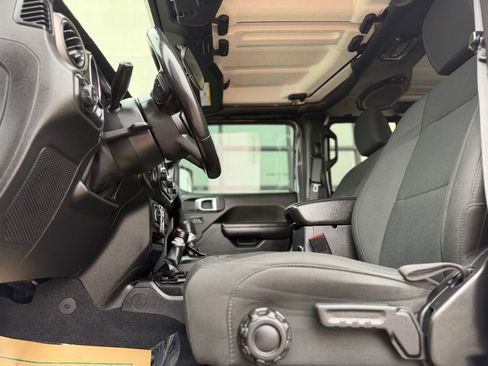 Used 2021 Jeep Gladiator Sport image 11