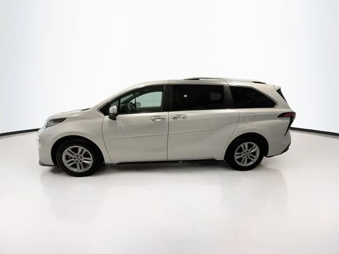 Used 2025 Toyota Sienna Limited AWD/4WD image 4