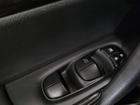 Used 2019 Nissan Rogue SV AWD/4WD image 27