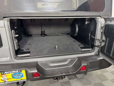 Used 2021 Jeep Wrangler Unlimited Sahara AWD/4WD image 34