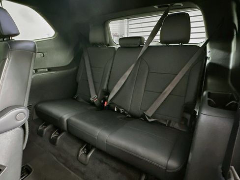 Used 2025 Buick Enclave Preferred FWD image 29