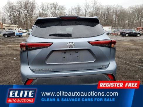 Used 2021 Toyota Highlander XLE image 12