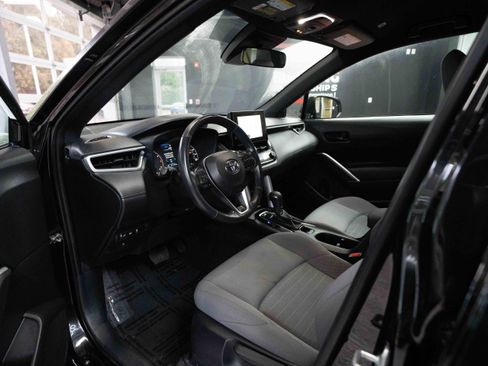 Used 2023 Toyota Corolla Cross SE image 8