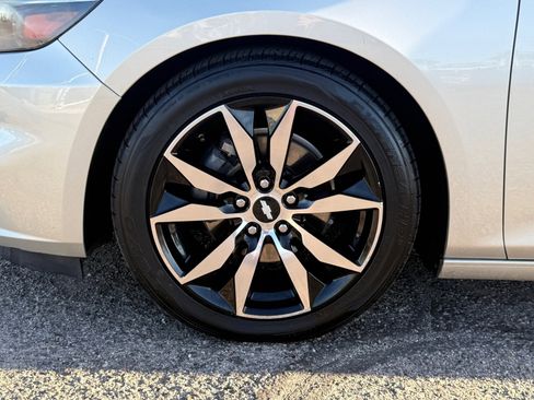 Used 2016 Chevrolet Malibu LT image 9