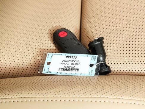 New 2026 Porsche Macan image 40