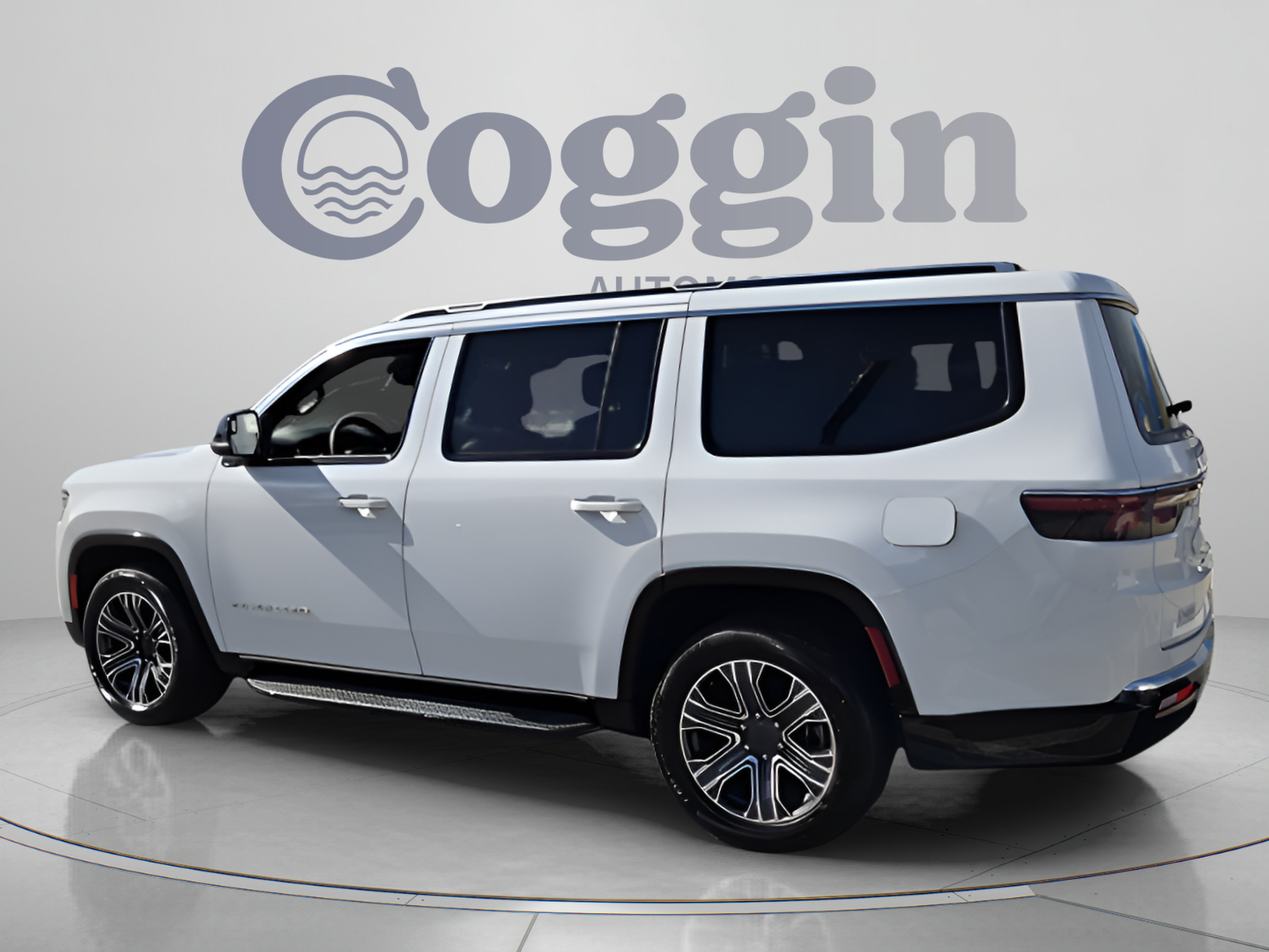 Used 2024 Jeep Wagoneer Series II w/ Flexible Seating Group RWD image 3
