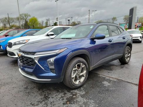 Used 2020 Chevrolet Trax LT w/ LT Convenience Package image 5