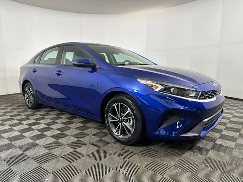 Used 2023 Kia Forte LXS w/ LXS Technology Package image 2