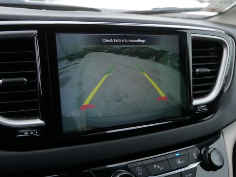 Certified 2022 Chrysler Pacifica Touring-L image 31