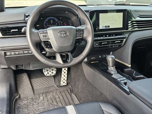 Used 2025 Toyota Camry SE FWD image 40