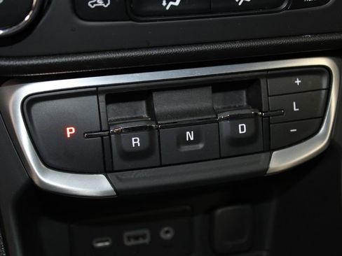 Used 2024 GMC Terrain SLE image 42