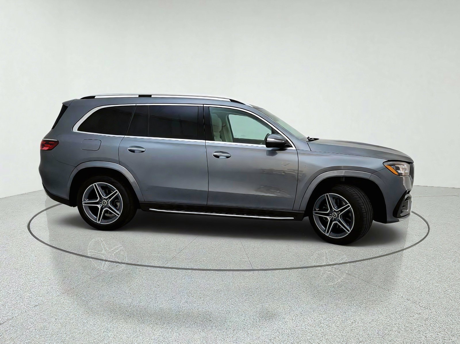Used 2025 Mercedes-Benz GLS 450 4MATIC w/ AMG Line Exterior image 6