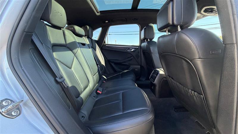 Used 2018 Porsche Macan GTS w/ Premium Package Plus AWD/4WD image 43