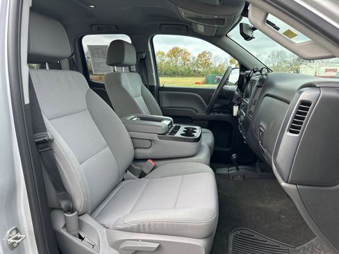 Used 2018 Chevrolet Silverado 1500 Custom w/ Custom Value Package image 18