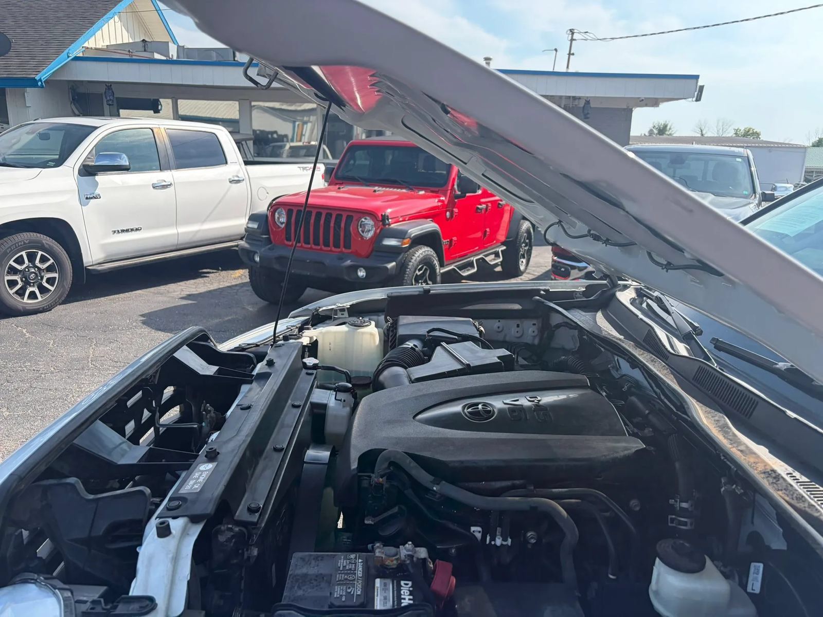 Used 2019 Toyota Tacoma SR5 AWD/4WD image 10