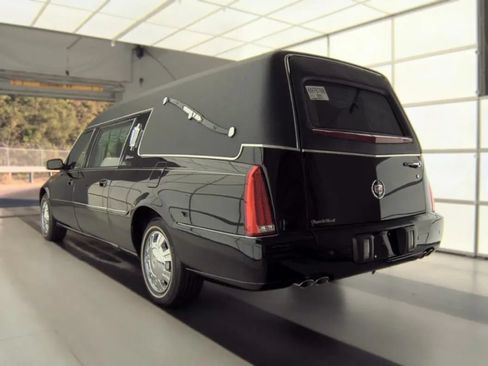 Used 2011 Cadillac DTS Hearse FWD image 2