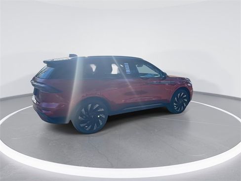 Certified 2024 Lincoln Nautilus Reserve w/ Equipment Group 202A image 8