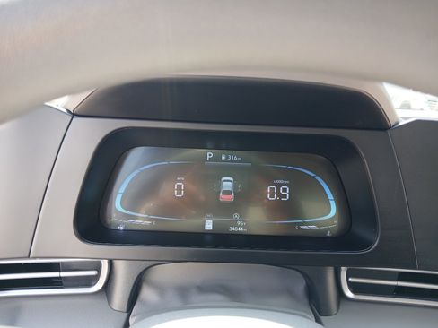 Used 2025 Hyundai Elantra SE FWD image 12