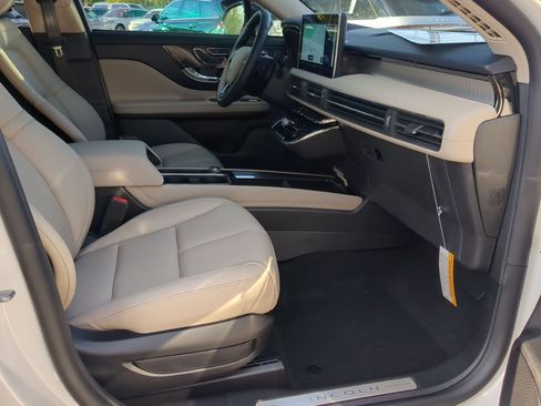 New 2026 Lincoln Corsair Premiere FWD image 23