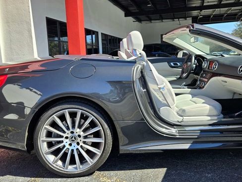 Used 2020 Mercedes-Benz SL 550 image 16