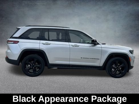 Certified 2024 Jeep Grand Cherokee Limited w/ Black Appearance Package image 6
