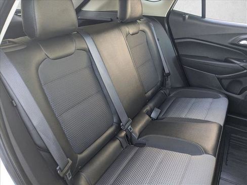 Certified 2024 Chevrolet Trax LT w/ Sunroof Package image 20